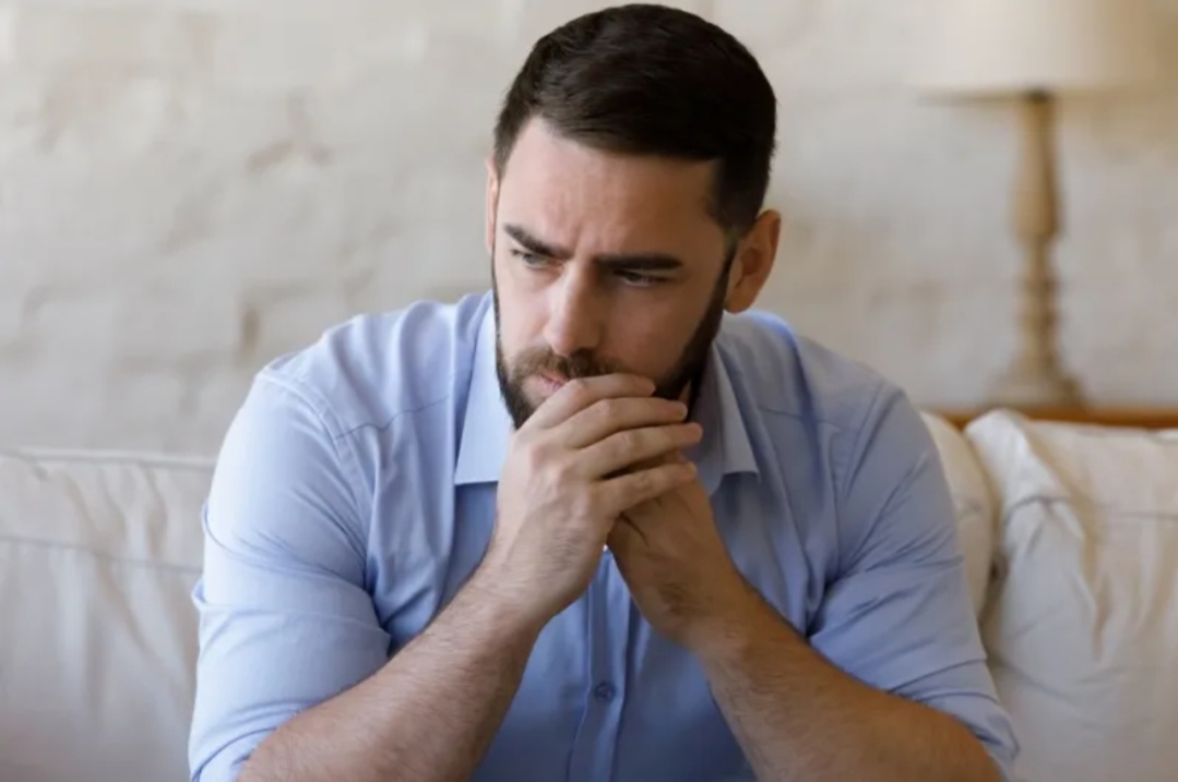 القلق اللاواعي.. كيف يؤثر في حياتك اليومية وكيف تتعامل معه؟ (الرجل)