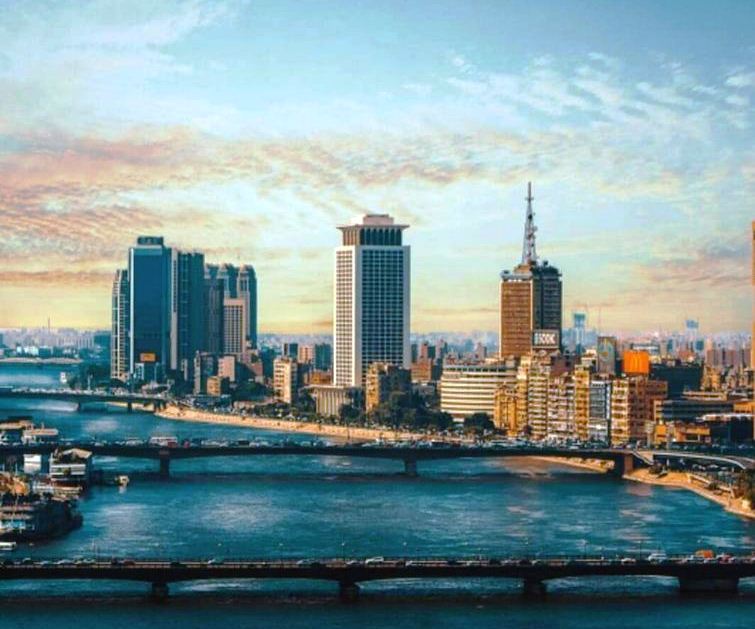 أدانت مصر الهجمات الإسرائيلية، واصفة إياها بأنها "عمل غير مبرر سيؤدى إلى مزيد من إشعال فتيل الأزمة، ويقود إلى صراع أوسع في الإقليم" (ا ف ب)