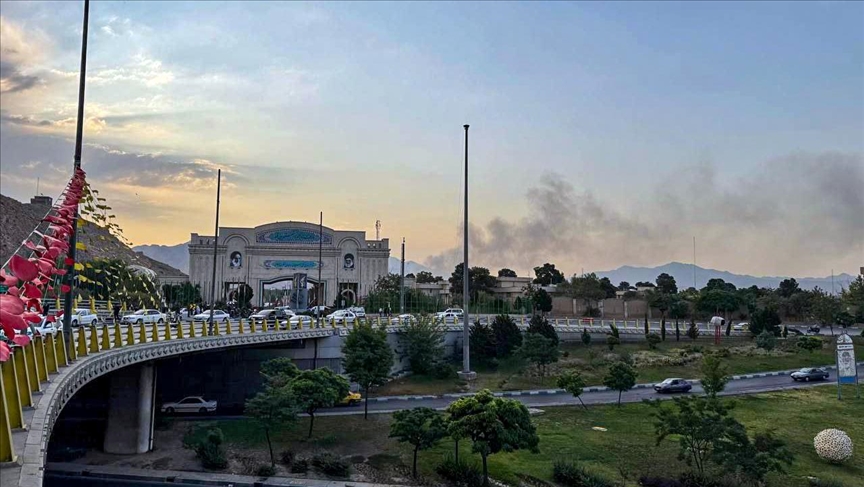سماع دوي انفجارات عنيفة شرق العاصمة الإيرانية (الأناضول)
