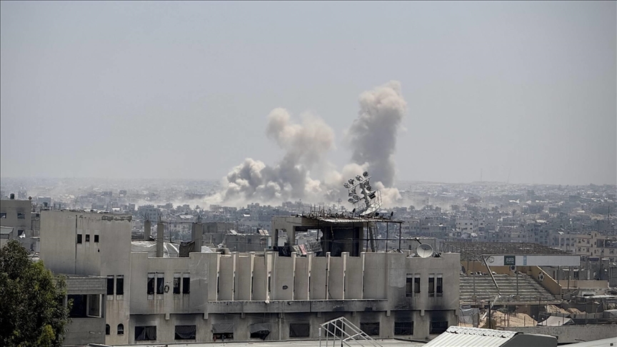 غزة.. مقتل 34 فلسطينيا بهجمات إسرائيلية الجمعة (الأناضول)