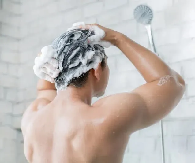تحذيرات طبية من عواقب الاستحمام بالماء الساخن جدًا (الرجل)
