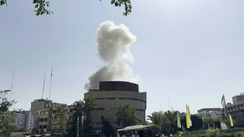 تفيد الصحيفة، أن المنشأة مخبأة تحت صخور صلبة ومغطاة بخرسانة مسلحة تجعلها بعيدة عن مرمى نيران أي من الأسلحة الإسرائيلية المعروفة للعامة، وهي أيضا دليل على قلق إيران الإستراتيجي (أ ف ب)