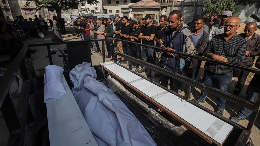غزة.. مقتل 63 فلسطينيا بقصف إسرائيلي منذ فجر الثلاثاء (الأناضول)