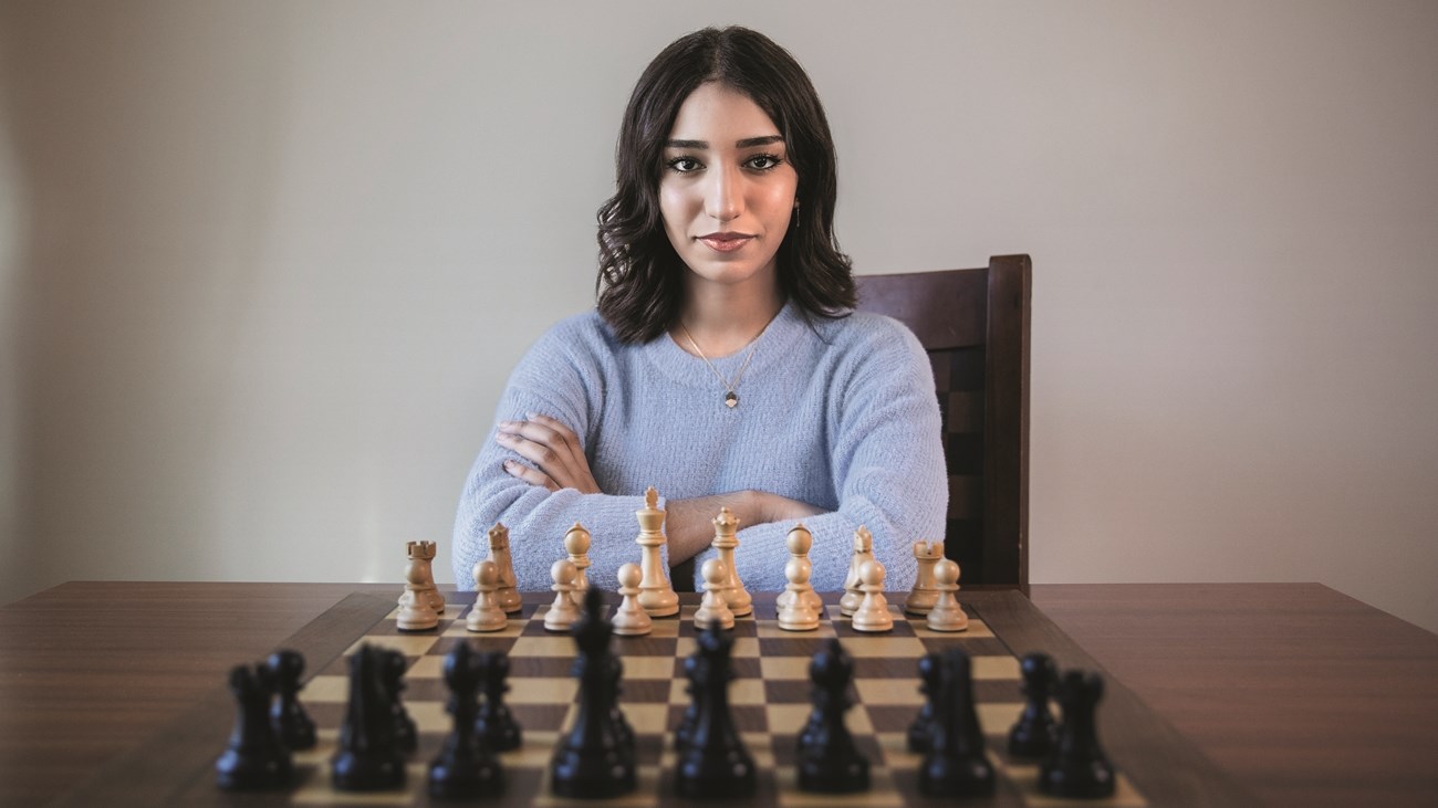 روضة عيسى السركال.. أول إماراتية تنال لقب «أستاذة دولية كبيرة» في الشطرنج (زهرة الخليج)
