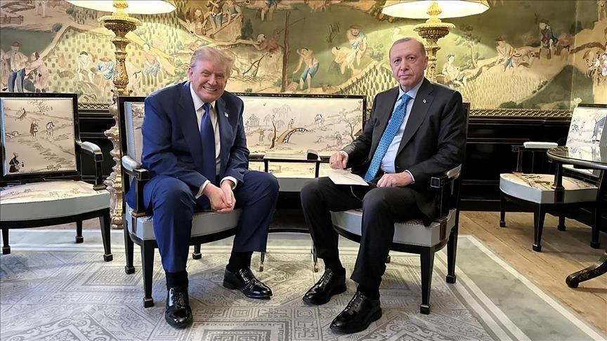الرئيس أردوغان يلتقي ترامب في لاهاي (الأناضول)