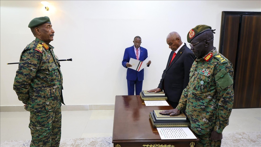 السودان.. وزيرا الدفاع والداخلية يؤديان القسم الدستوري (الأناضول)
