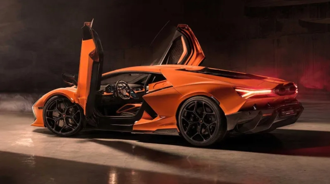 Lamborghini تكشف عن طراز (Fenomeno) الجديد بقدرات لا تُضاهى (الرجل)