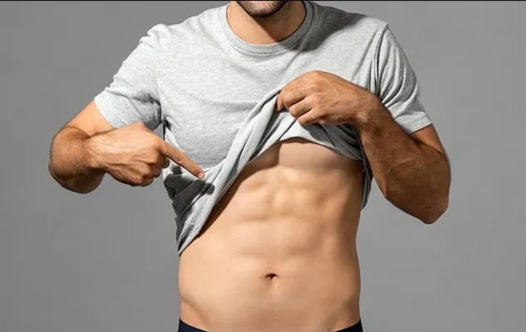دراسة حديثة: هذا ما تراه النساء جذابًا في أجسام الرجال (الرجل)