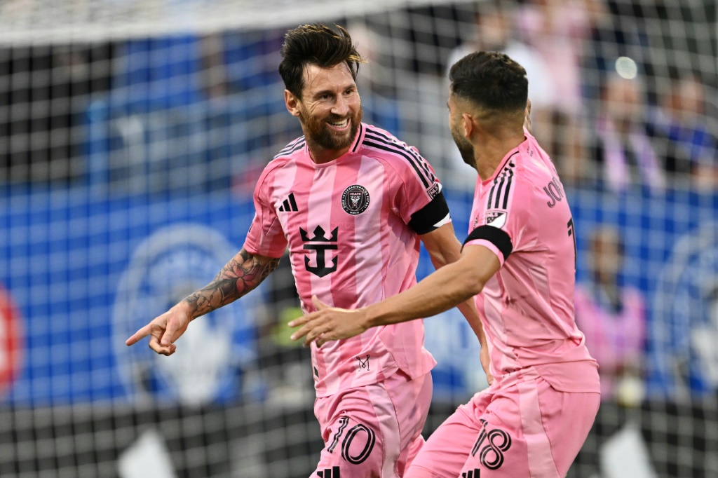 الأرجنتيني ليونيل ميسي قائد إنتر ميامي يحتفل بتسجيله هدفا أمام مونتريال في الدوري الأميركي بكرة القدم. 5 تموز/يوليو 2025 (أ ف ب)
