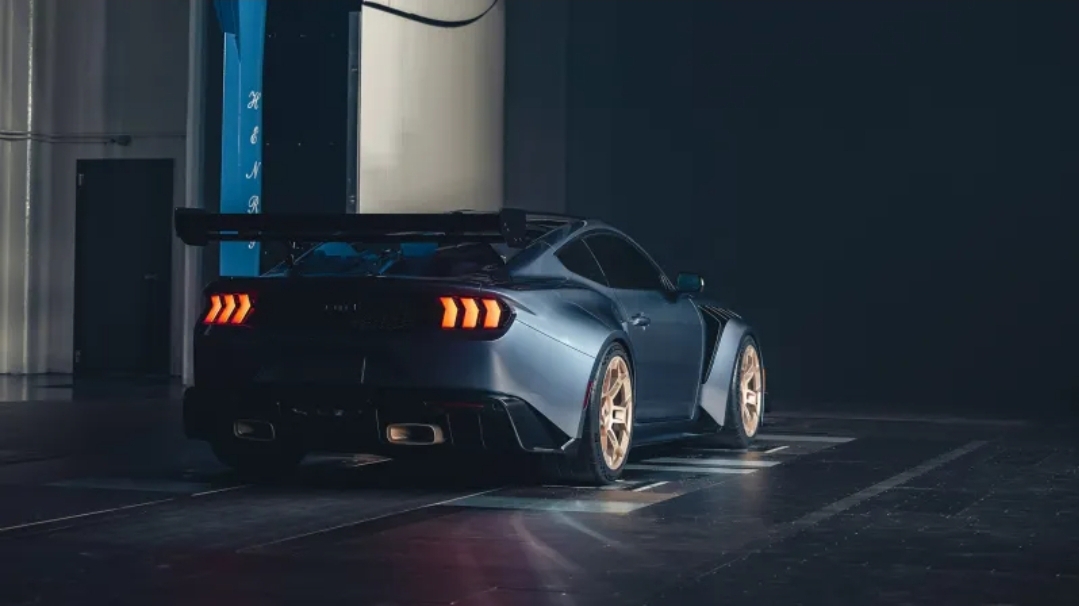 Ford Mustang GTD… حين تتنفس الحلبات عضلات أمريكية بطابع أوروبي (الرجل)