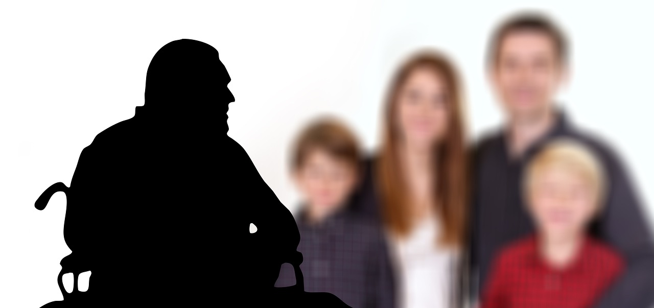 لغز ألزهايمر المحير!.. دراسة تكشف السر وراء إصابة النساء بنسبة الضعف مقارنة بالرجال (بيكسابي)