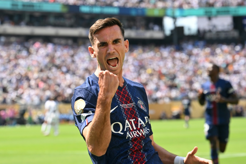 لاعب الوسط الاسباني لباريس سان جرمان فابيان رويس يحتفل بثنائيته في مرمى ريال مدريد الاسباني (4-0) في نصف نهائي مونديال الاندية في نيويورك في التاسع من تموز/يوليو 2025 (أ ف ب)
