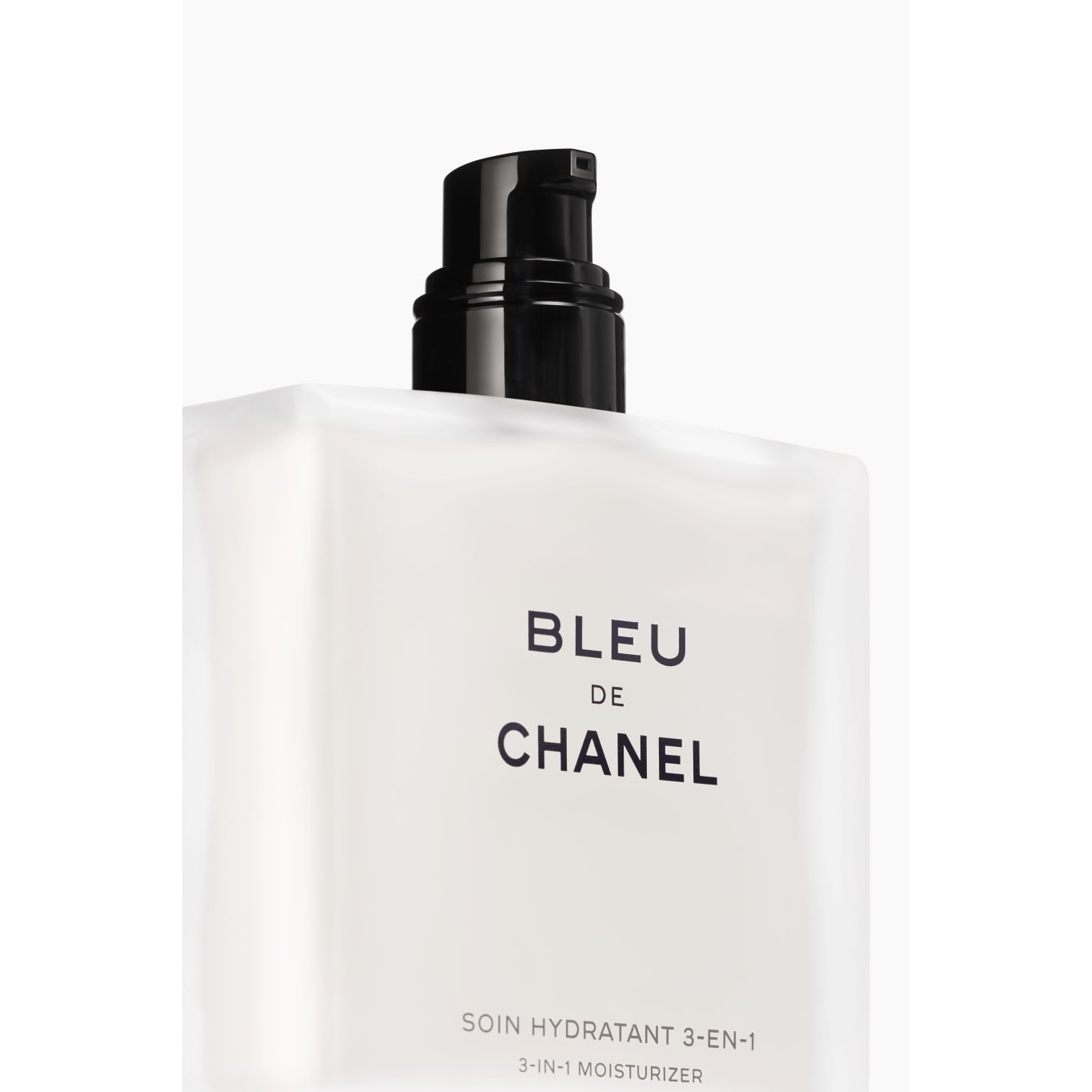 مرطب للبشرة ولشعر الذقن بعطر bleu de chanel من شانيل Chanel - المصدر : Chanel