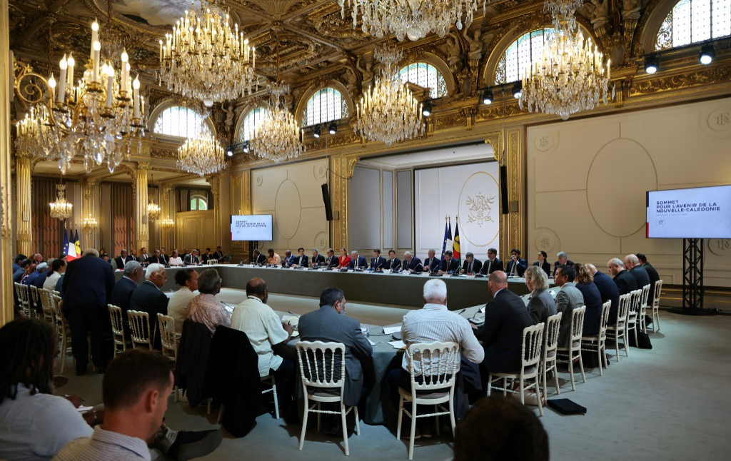 قمة حول كاليدونيا الجديدة في قصر الإليزيه بباريس، في 2 تموز/يوليو 2025 (أ ف ب)
