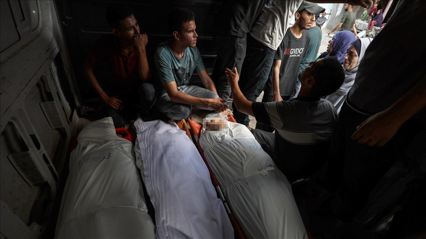 مقتل 17 فلسطينيا بهجمات إسرائيلية متفرقة على غزة (الأناضول)