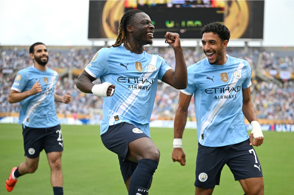 مانشستر سيتي يوقع عقدا جديدا مع شركة بوما مقابل مليار دولار جينه استرليني (أ ف ب)