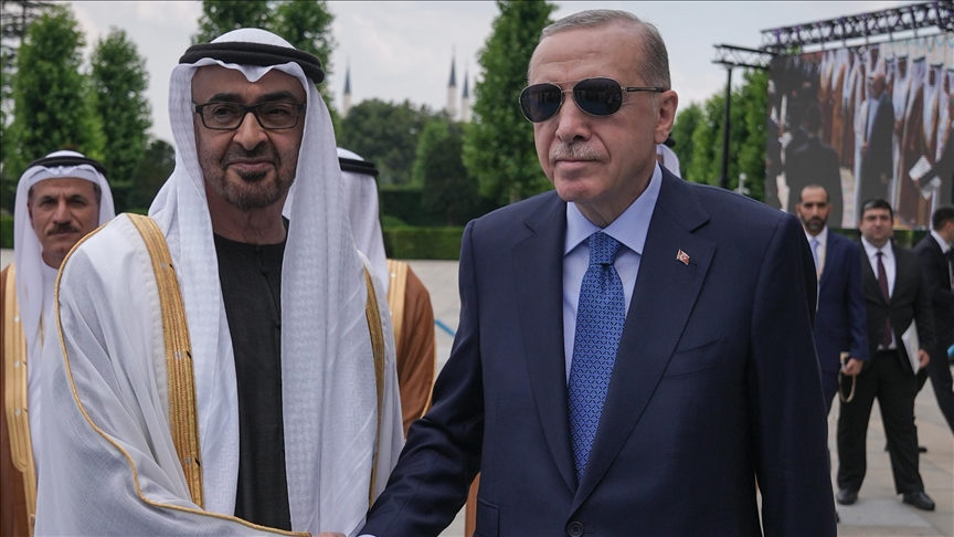  الرئيس أردوغان يستقبل نظيره الإماراتي في أنقرة (الأناضول)