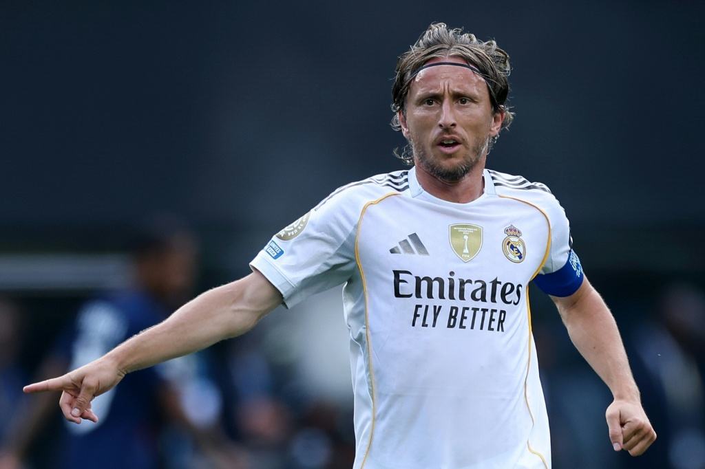 لاعب وسط ريال مدريد الاسباني الدولي الكرواتي لوكا مودريتش خلال المباراة ضد باريس سان جرمان الفرنسي (0-4) في نصف نهائي مونديال الأندية على ملعب ميتلايف في إيست روثرفورد في نيو جيرسي في التاسع من تموز/يوليو 2025 (أ ف ب)