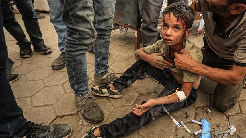 بينهم أطفال.. إسرائيل تقتل 17 فلسطينيا بغزة منذ فجر الخميس (الأناضول)