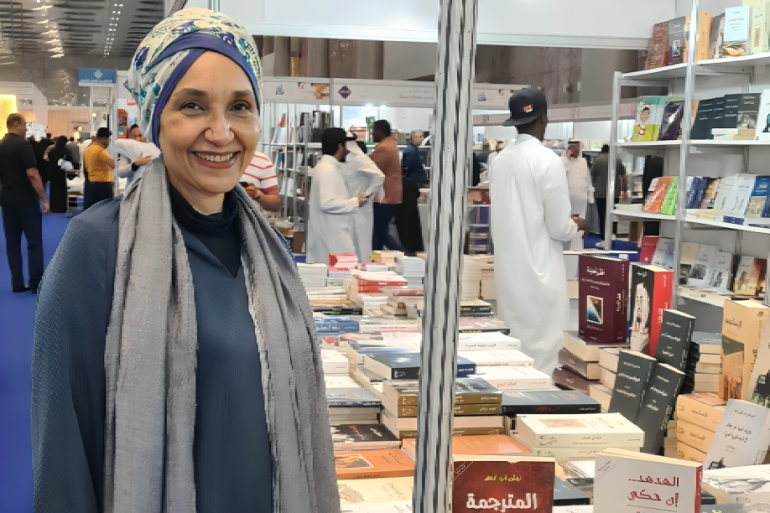 كرّمت رابطة القلم الإنجليزية ليلى أبو العلا بجائزة "بن بينتر" في احتفالية بلندن مشيدة بدورها في تقديم صورة مؤثرة عن حياة النساء المسلمات وتحدياتهن (صفحة الروائية على فيسبوك)