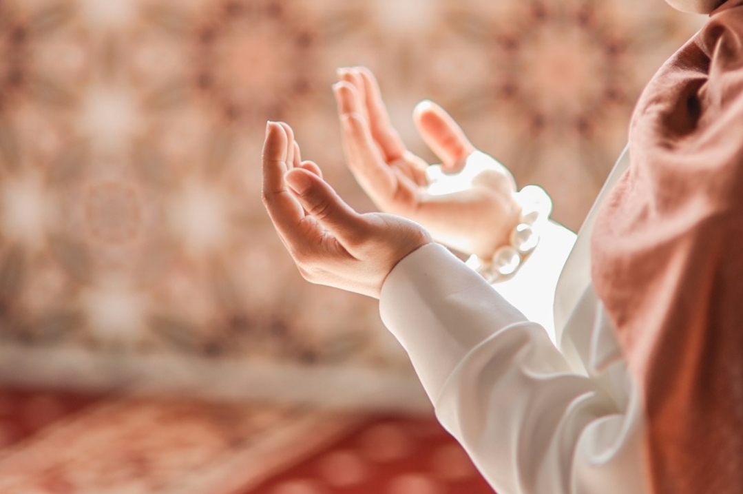 أذكار المساء مكتوبة.. أدعية نبوية تحفظك وتحميك حتى الصباح (أونسبلاش)