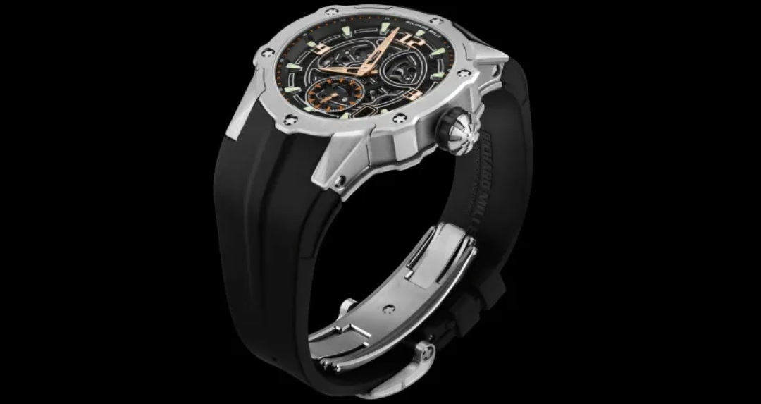 بين خفة التيتانيوم وأناقة الذهب: ما مواصفات ساعة Richard Mille RM 33-03 الجديدة؟ (الرجل)