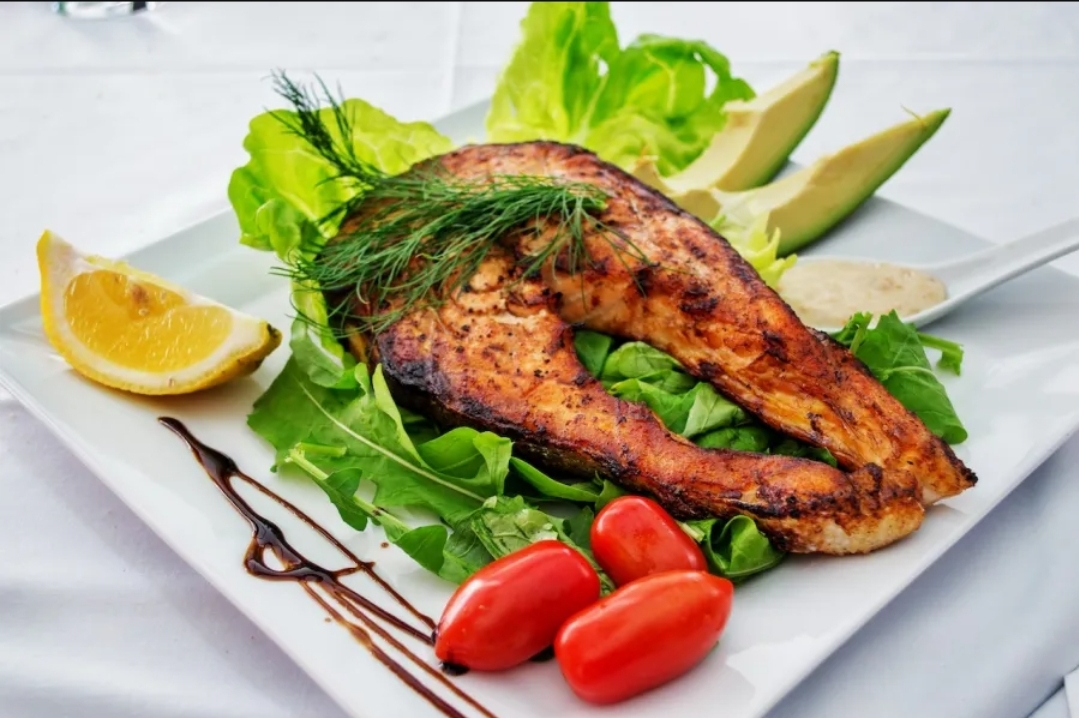 ما مصادر الكرياتين الطبيعي وما فوائده وما مخاطره؟ اختصاصية تُجيب (بيكسلز)