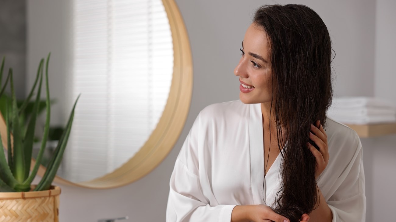 ماسكات طبيعية سريعة تمنحكِ شعراً كثيفاً وصحياً (زهرة الخليج)