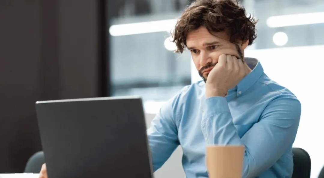 لماذا ترتفع البطالة بين الخريجين الرجال أكثر من النساء؟ (الرجل)