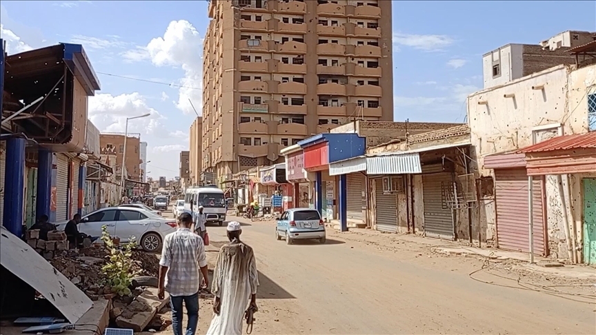 بعد تحرير الخرطوم.. سوق أم درمان العريق يستعيد حيويته (الأناضول)