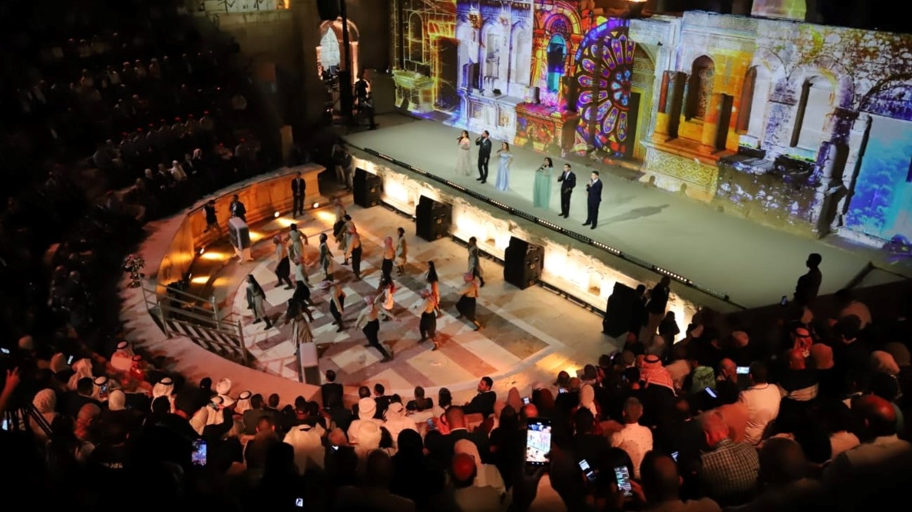 (مهرجان جرش 39).. افتتاح مبهر بصرياً وعمر العبداللات يدهش الجمهور (زهرة الخليج)
