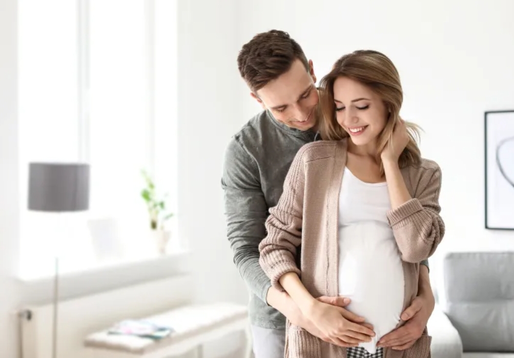 كيف تكون السند الحقيقي لزوجتك في رحلة الحمل؟ (الرجل)