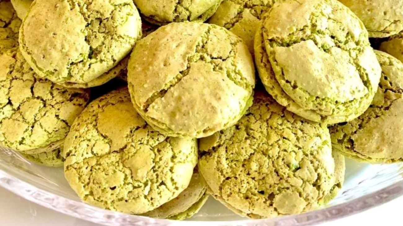 حلوى المعكرون الشرقي بنكهة الليمون والفستق (زهرة الخليج)