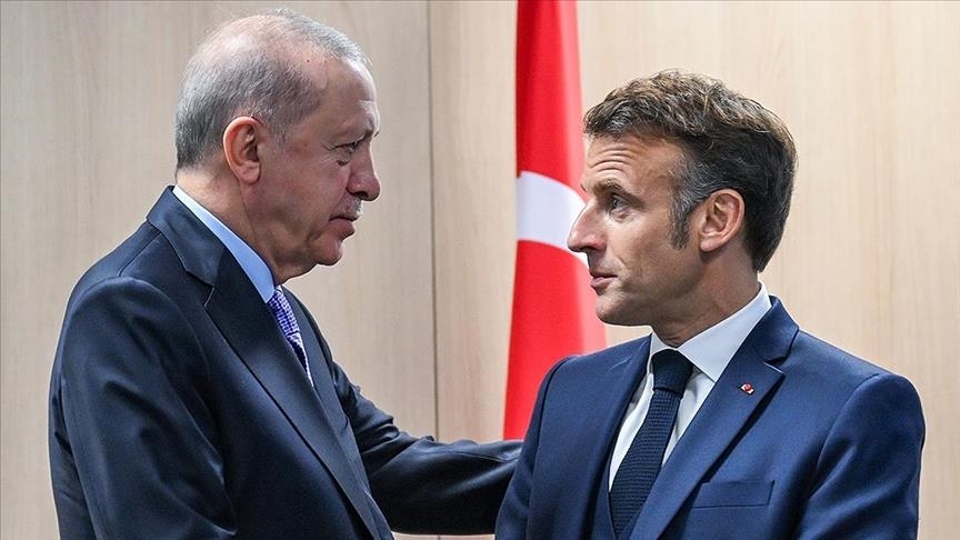 أردوغان يهنئ ماكرون على اتخاذه قرار الاعتراف بدولة فلسطين (الأناضول)