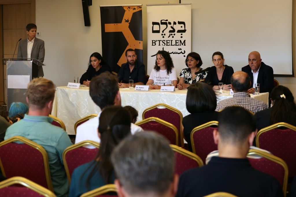 المؤتمر الصحافي لمنظمتي بتسليم وأطباء لحقوق الإنسان في القدس بتاريخ 28 تموز/يوليو 2025 (أ ف ب)