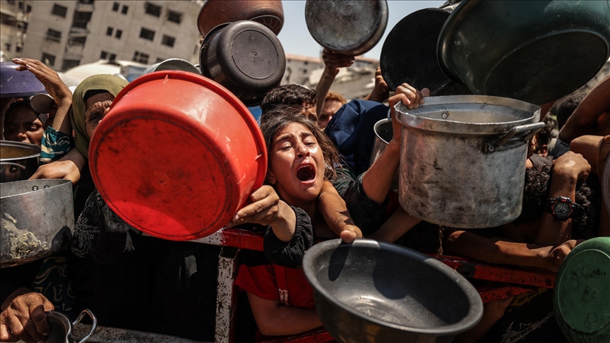 حكومة غزة: إسرائيل تمنع دخول الصحافة العالمية خشية انكشاف جرائمها (الأناضول)