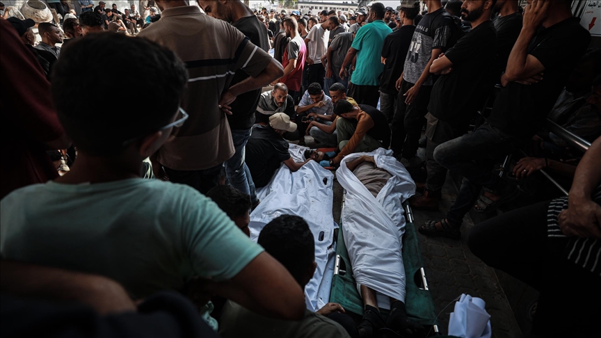 غزة.. إسرائيل تقتل 12 فلسطينيا أغلبهم من طالبي المساعدات (الأناضول)