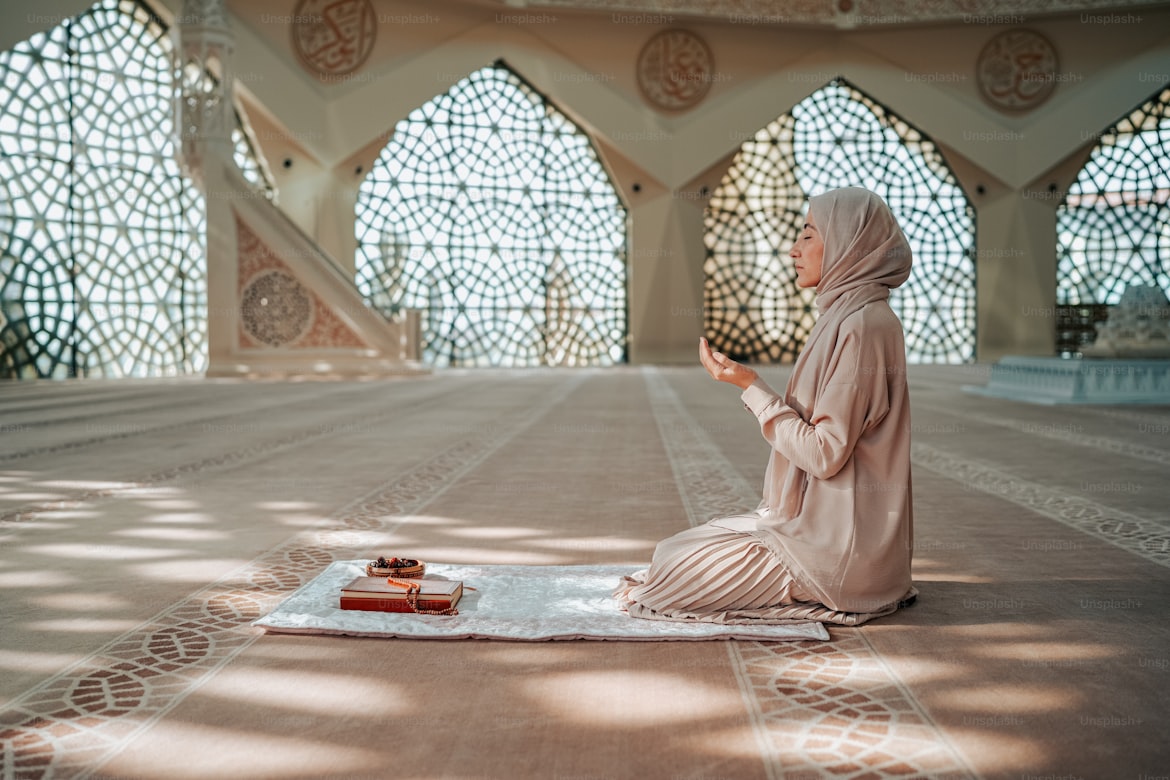 حكم الدعاء بعد التشهد الأخير في الصلاة .. الإفتاء توضح (أونسبلاش)