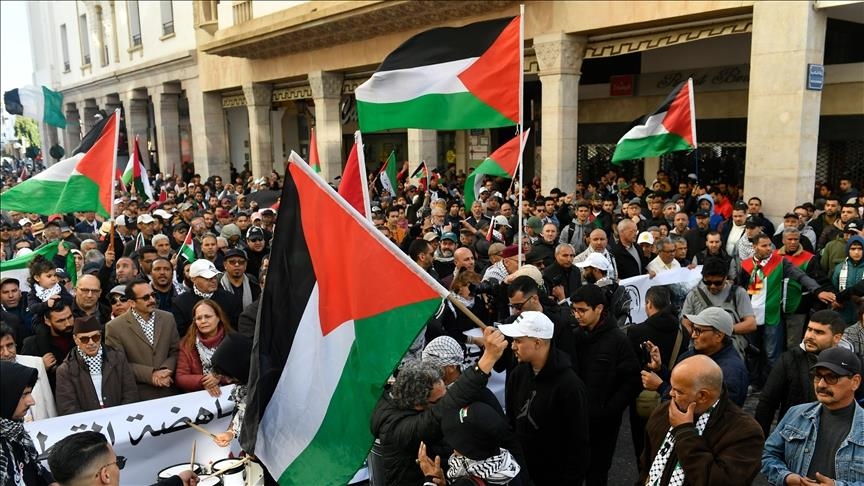 الدار البيضاء.. وقفة أمام القنصلية الأمريكية رفضا لتجويع غزة (الأناضول)