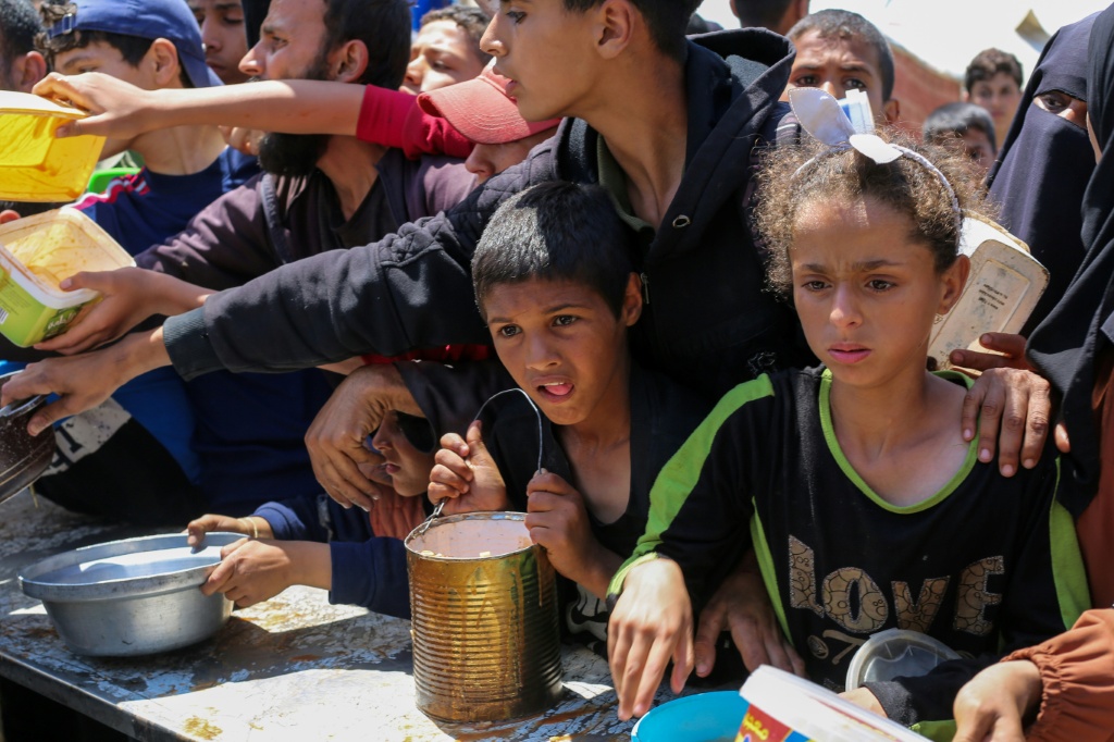 الفلسطينيون يموتون جوعاً في غزة بسبب الحصار الاسرائيلي (أ ف ب)