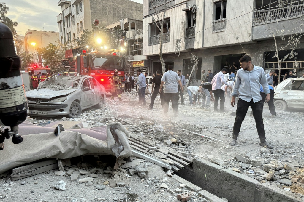 أشار التقرير إلى أن شبكة واسعة من العملاء المحليين تم تفعيلها يوم 14 يونيو/حزيران، في اليوم الثاني من الحرب الإسرائيلية الأخيرة على إيران (أ ف ب)