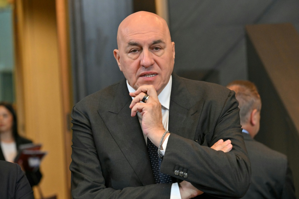 وزير الدفاع الإيطالي غويدو كروسيتو في بروكسل بتاريخ 5 حزيران/يونيو 2025 (أ ف ب)