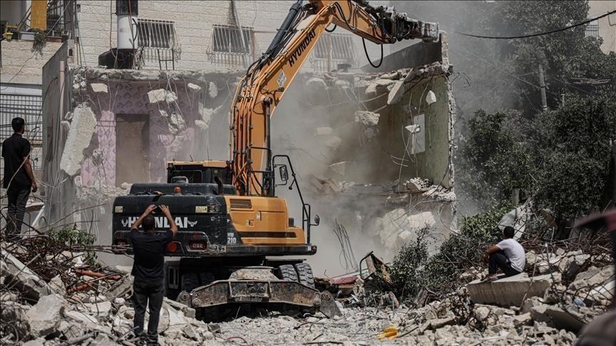 إسرائيل تهدم منزلا فلسطينيا وسط الضفة بدعوى (البناء دون ترخيص) (الأناضول)
