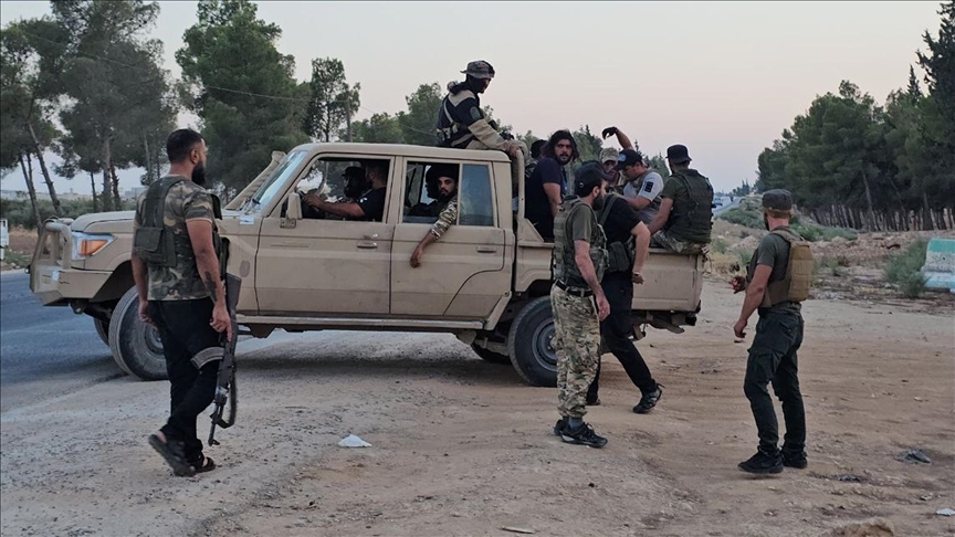 سوريا.. مقتل عنصر بالجيش في اشتباك مع مجموعة من (قسد) (الأناضول)