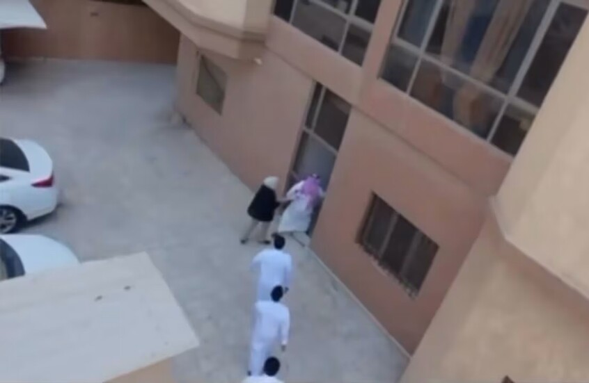ضبط (مشعوذة) في مداهمة أمنية مثيرة بالكويت.. إليك ماذا عثروا في منزلها! (حساب الداخلية الكويتية على منصة إكس)