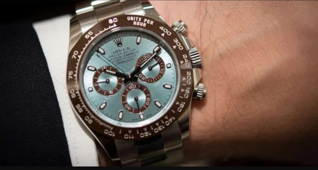 ديزيريه دوويه يتألق بساعة Rolex Daytona البلاتينية النادرة.. رفاهية على المعصم (الرجل)