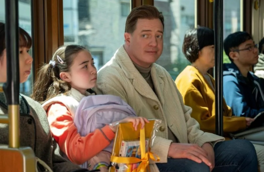 مشهد من فيلم Rental Family - الصورة من موسوعة الأفلام العالمية IMDB
