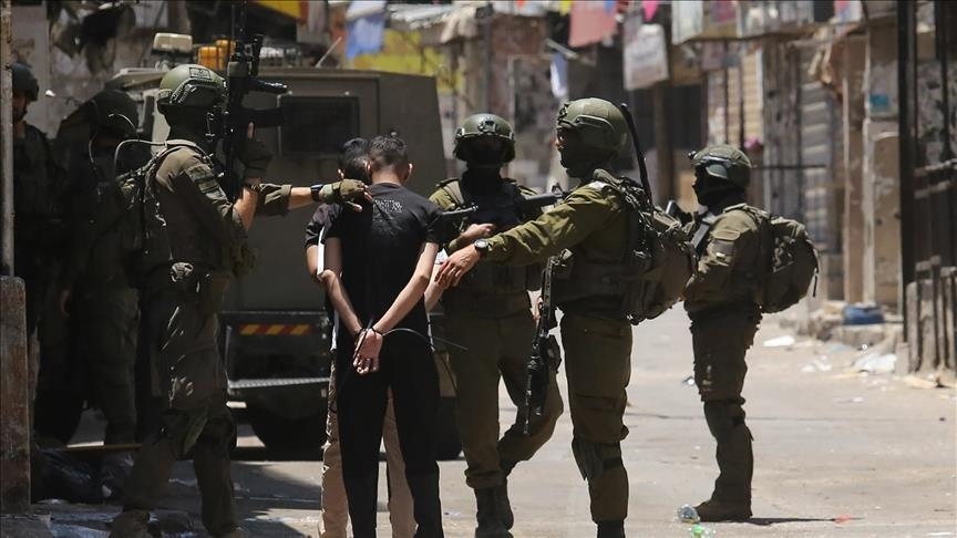الجيش الإسرائيلي يعتقل 19 فلسطينيا في اقتحامات بالضفة (الأناضول)