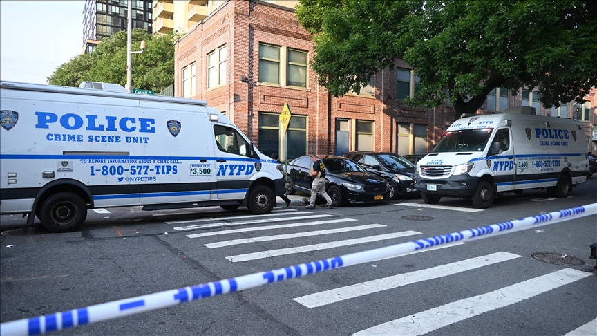 أوضحت تيش أن الهجوم أسفر كذلك عن إصابة 8 أشخاص بجروح نقلوا إلى مستشفيات مجاورة، وأنه لا خطر على حياتهم (الاناضول)
