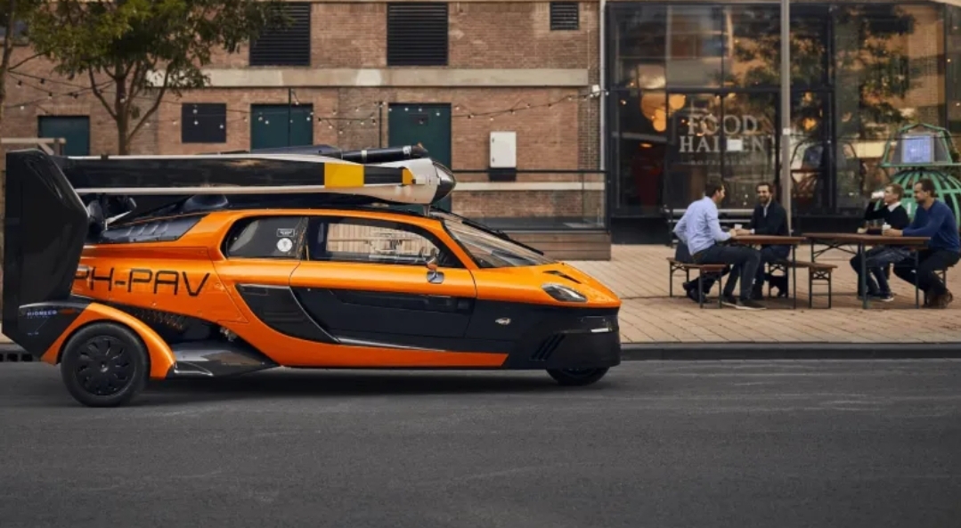 السيارة الطائرة PAL-V Liberty تجمع بين البر والجو (الرجل)